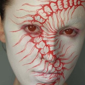 Red Mesh Contact Lenses | @elliegrace_artistry