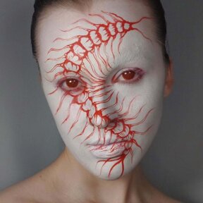 Red Mesh Contact Lenses | @elliegrace_artistry